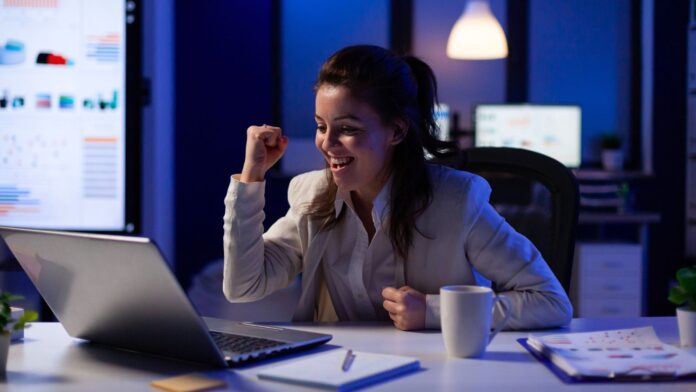 A woman working on her laptop, making digital marketing strategies